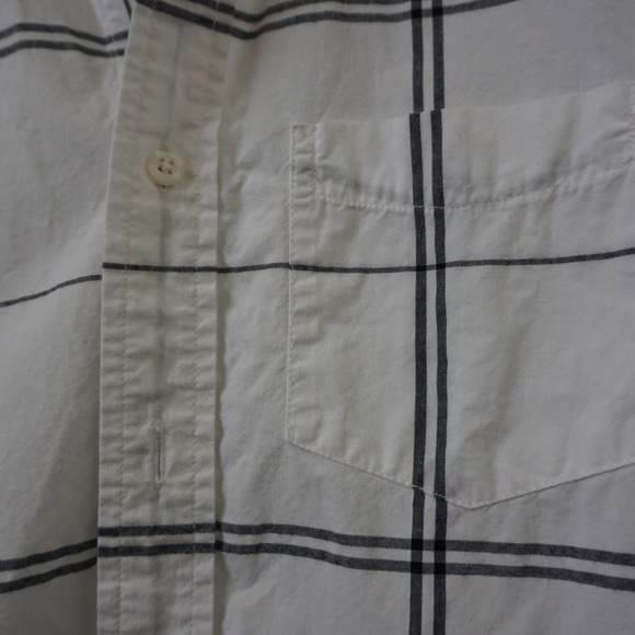 Gap Black and White Plaid Button Up - Picture 2 of 4